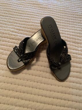 Italian Shoemakers Black Women's Slide Mules with Textured Strap
